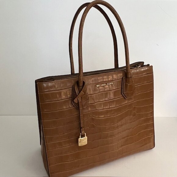 Michael Kors Handbags - Michael Kors Croc Embossed Leather Adjustable Handbag Crossbody